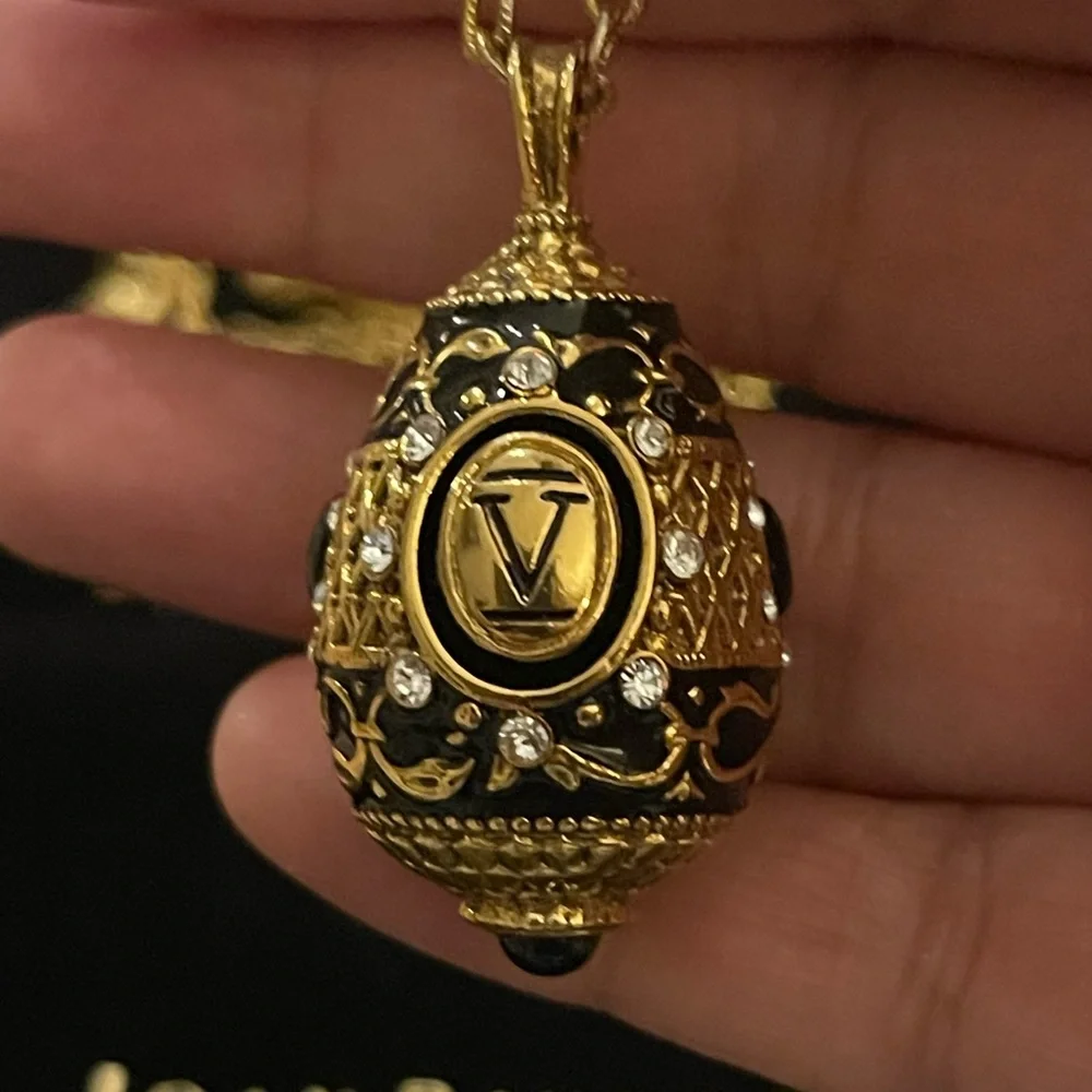 Joan Rivers Faberge style black enamel diamanté gold tone metal V Pendant - Picture 10 of 10